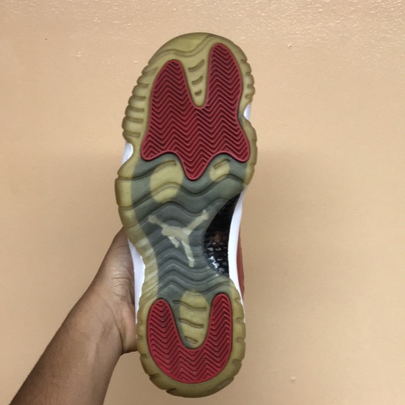 2016 Jordan 11 Retro Low Cherry - Picture 14 of 17